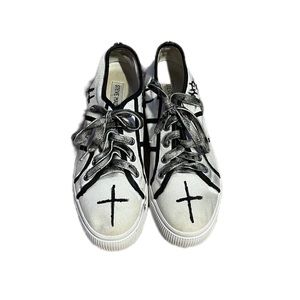 Black and white creeper platforms